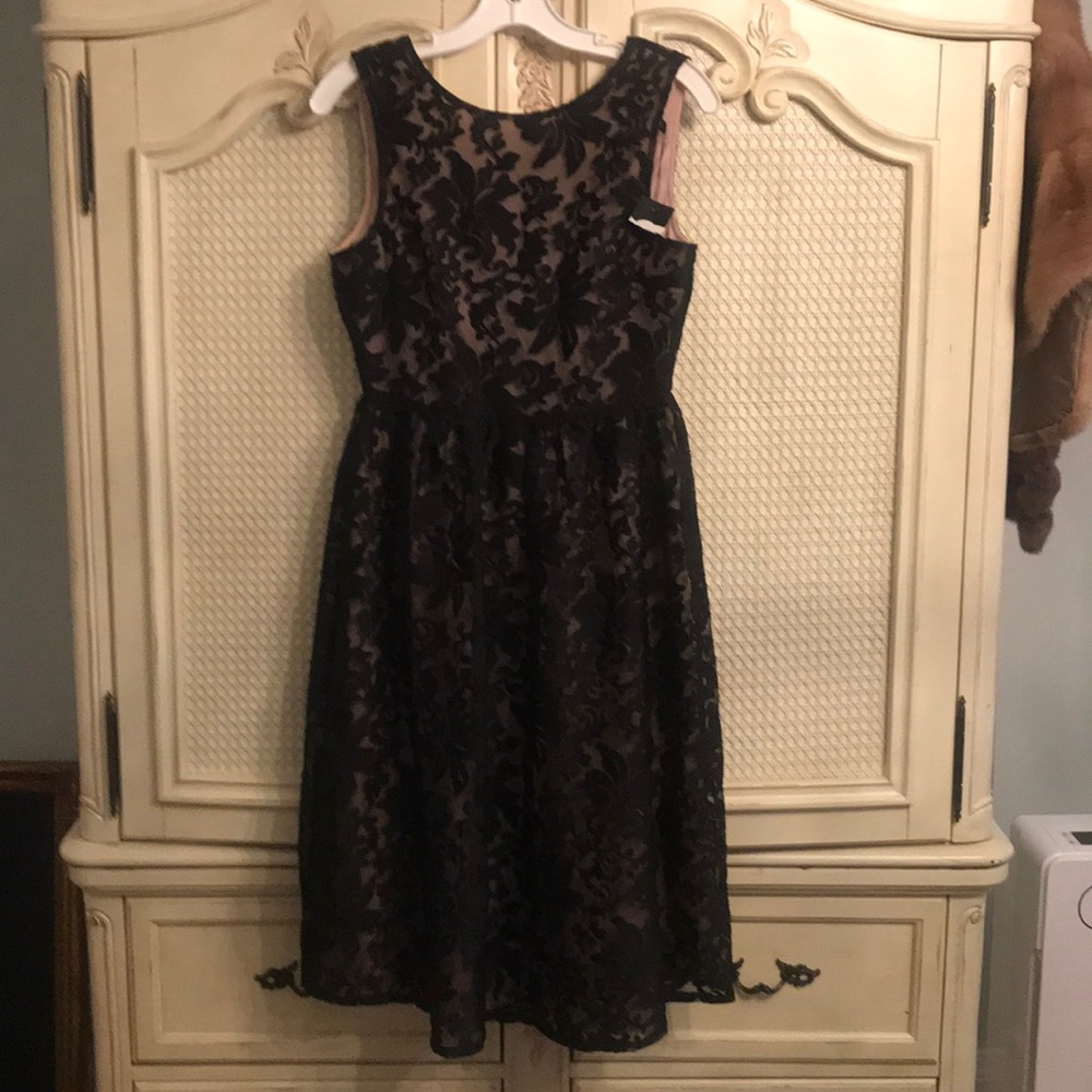 Black cocktail dress size 6 NWT